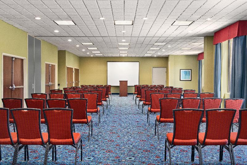 Holiday Inn Express and Suites Akron Regional Airp image