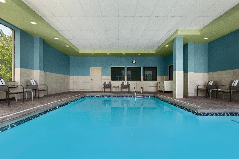 Holiday Inn Express and Suites Akron Regional Airp image