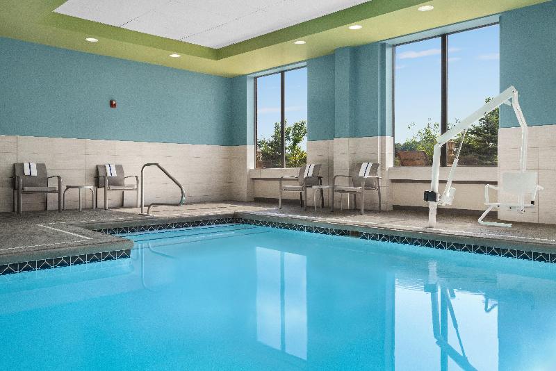 Holiday Inn Express and Suites Akron Regional Airp image
