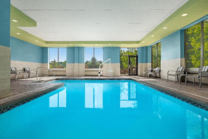 Holiday Inn Express and Suites Akron Regional Airp image