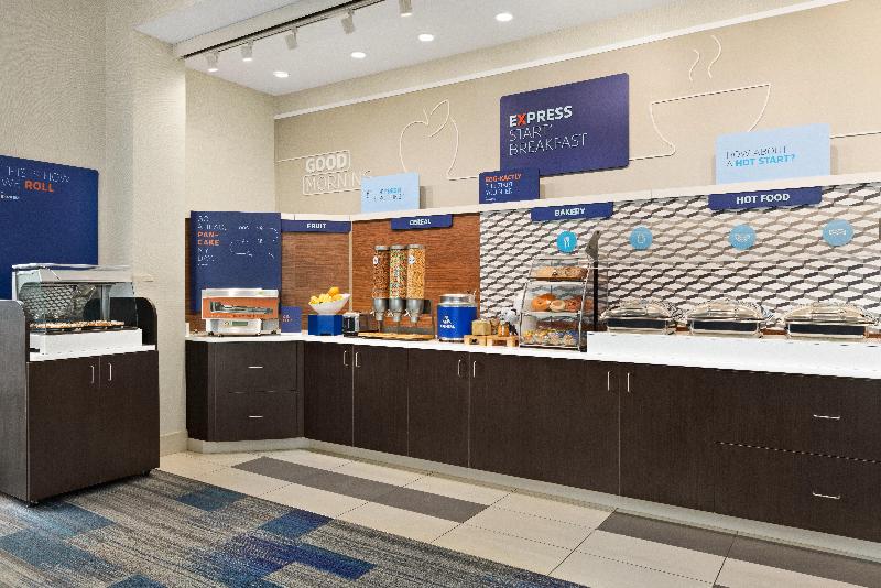 Holiday Inn Express and Suites Akron Regional Airp image