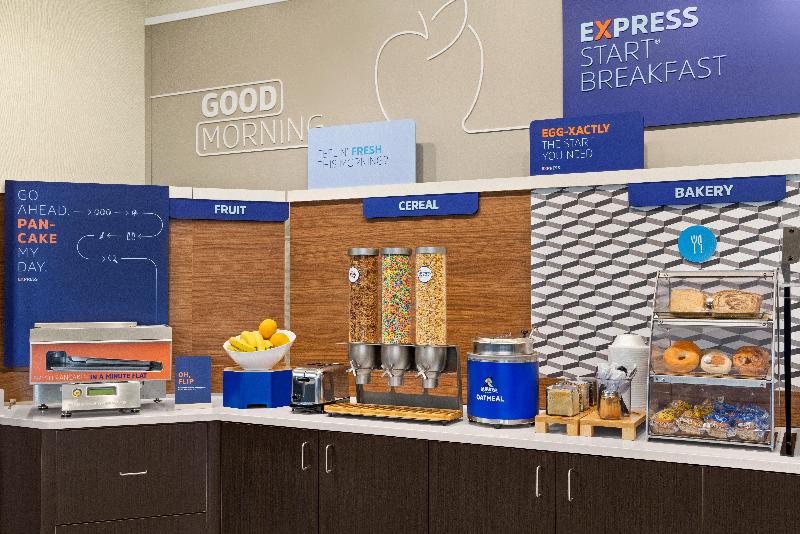 Holiday Inn Express and Suites Akron Regional Airp image