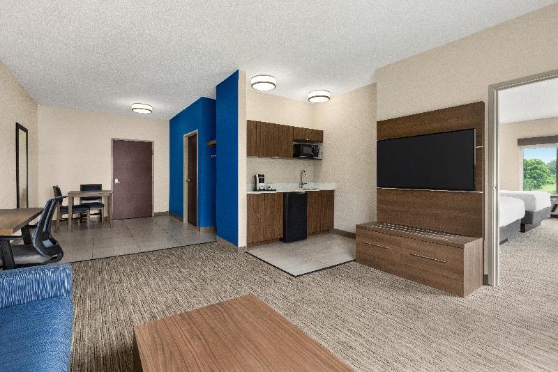 Holiday Inn Express and Suites Akron Regional Airp image
