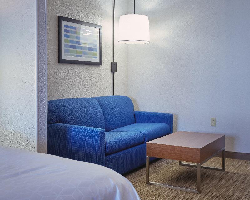 Holiday Inn Express and Suites Akron Regional Airp image