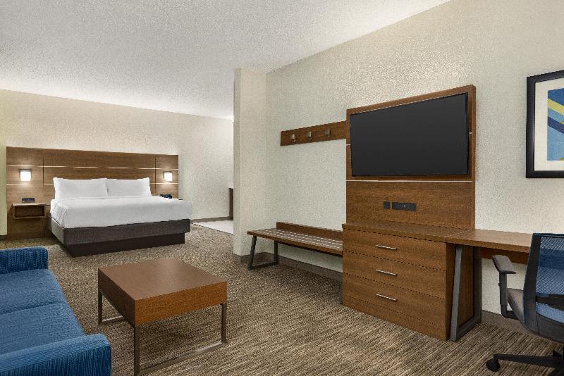 Holiday Inn Express and Suites Akron Regional Airp image