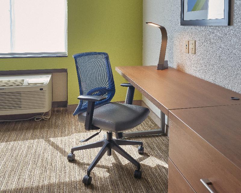 Holiday Inn Express and Suites Akron Regional Airp image