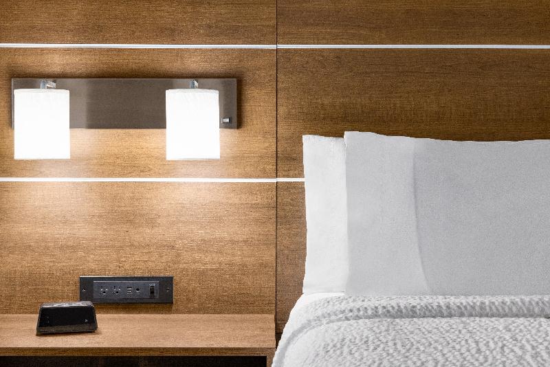 Holiday Inn Express and Suites Akron Regional Airp image