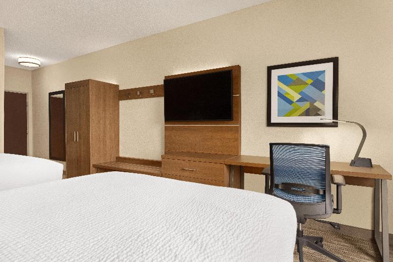 Holiday Inn Express and Suites Akron Regional Airp image