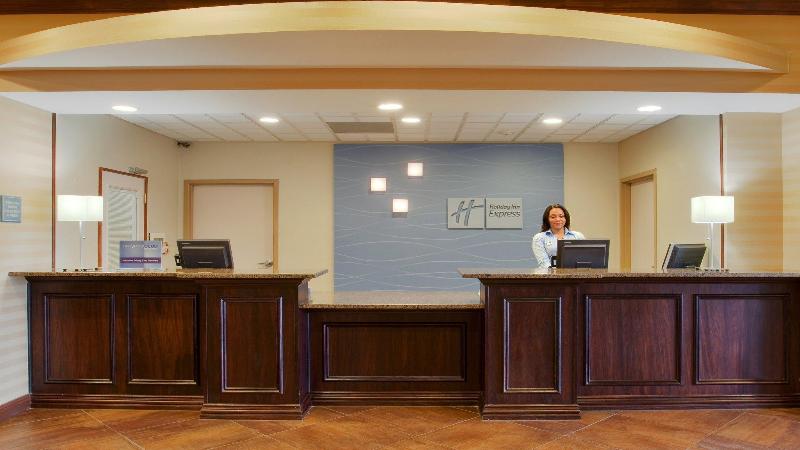 Holiday Inn Express and Suites Cleburne