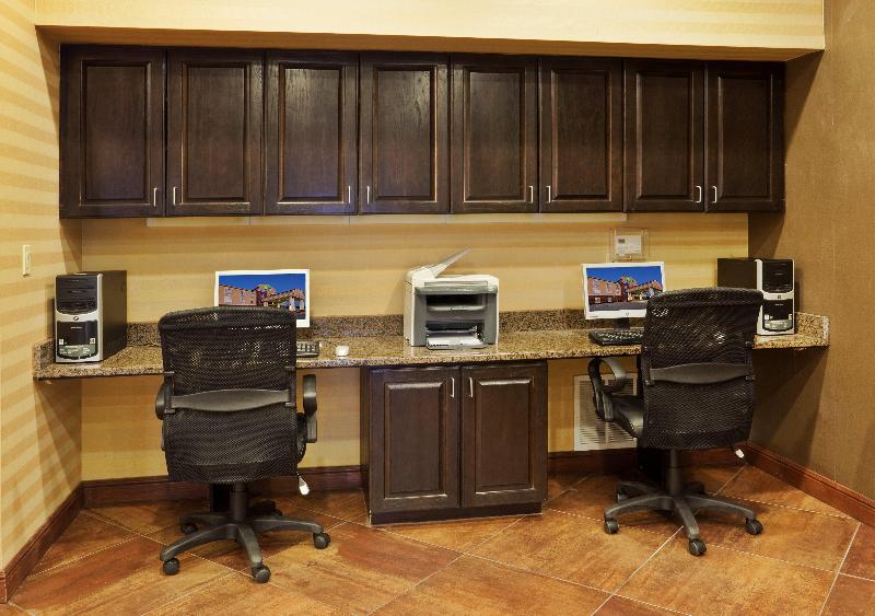 Holiday Inn Express and Suites Cleburne