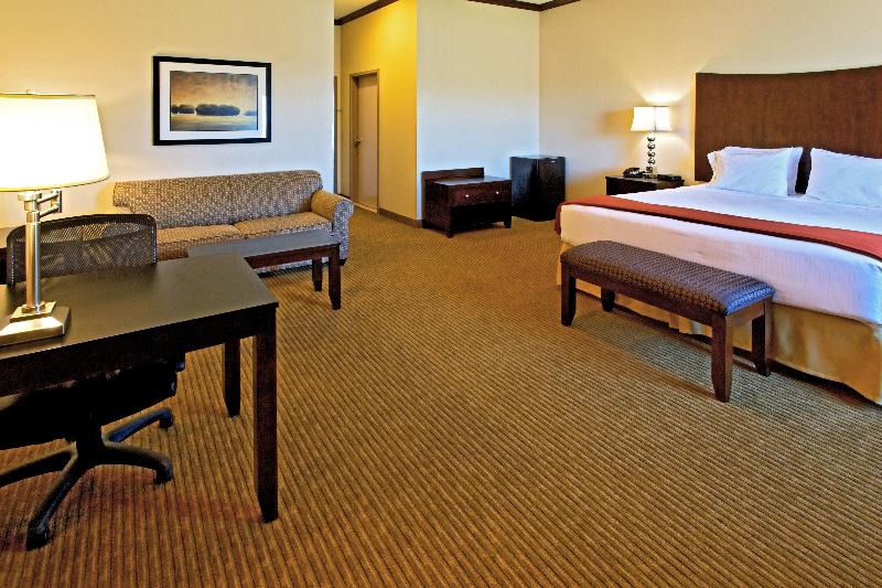 Holiday Inn Express and Suites Cleburne image