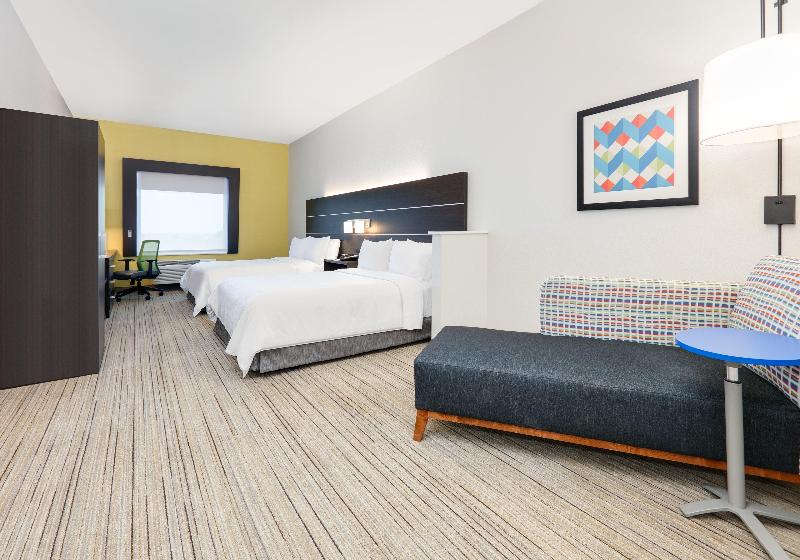 Holiday Inn Express and Suites Cleburne image