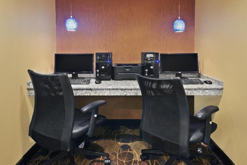 Holiday Inn Express & Suites Colby By IHG image