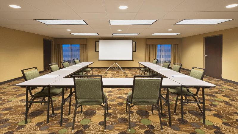 Holiday Inn Express & Suites Colby By IHG image