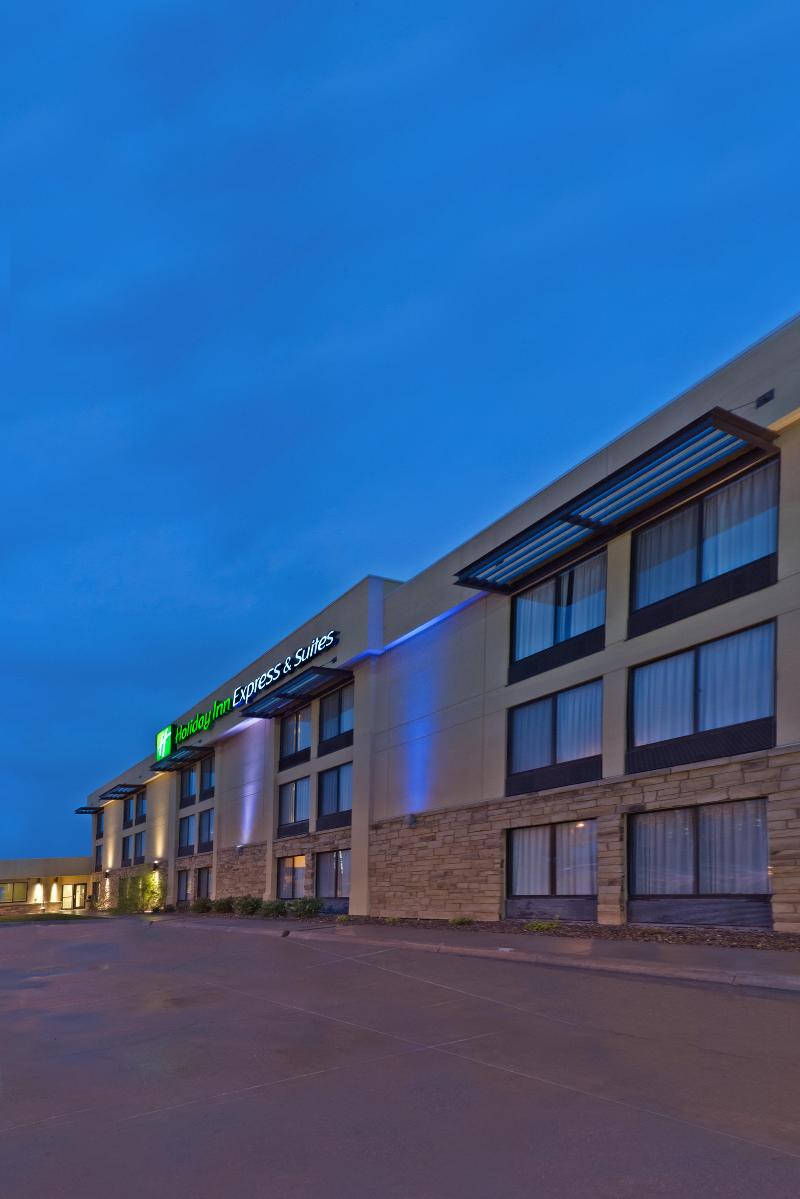 Holiday Inn Express & Suites Colby By IHG image