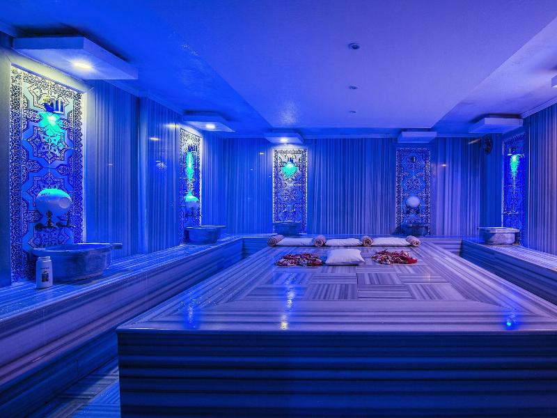 Kleopatra Blue Hawaii Hotel