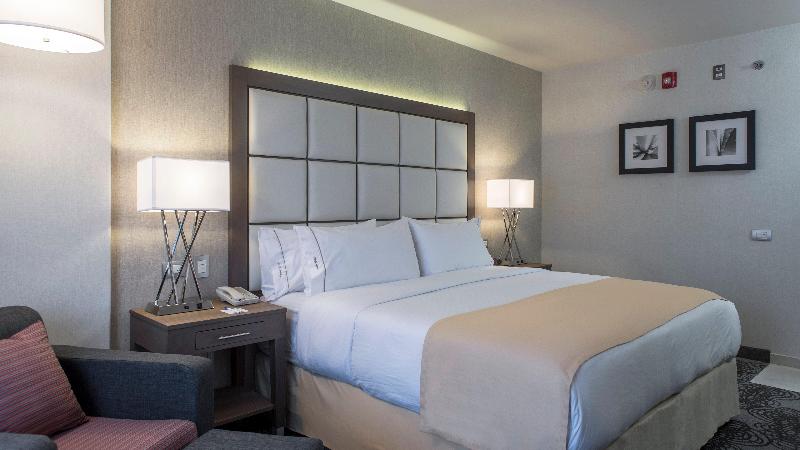 Holiday Inn Express and Suites Chihuahua Juventud image