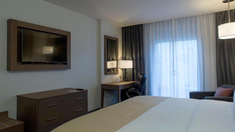Holiday Inn Express and Suites Chihuahua Juventud image