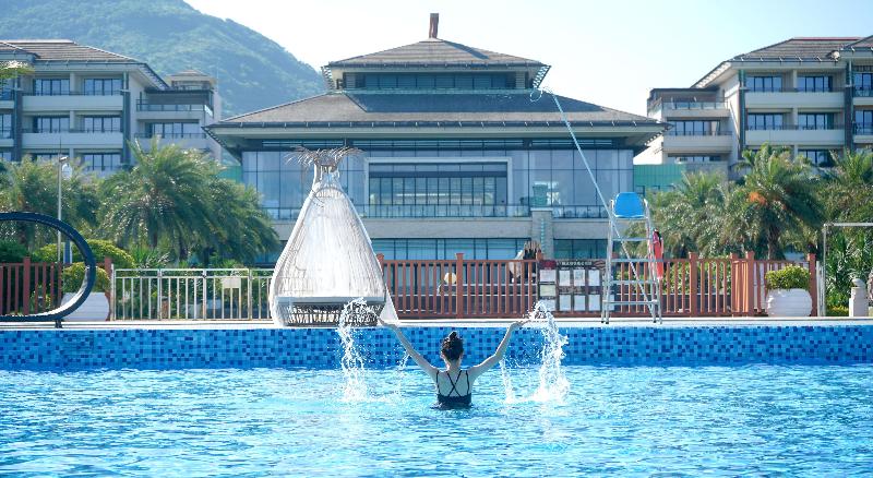 Crowne Plaza Hailing Island image
