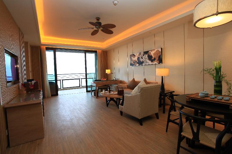 Crowne Plaza Hailing Island image