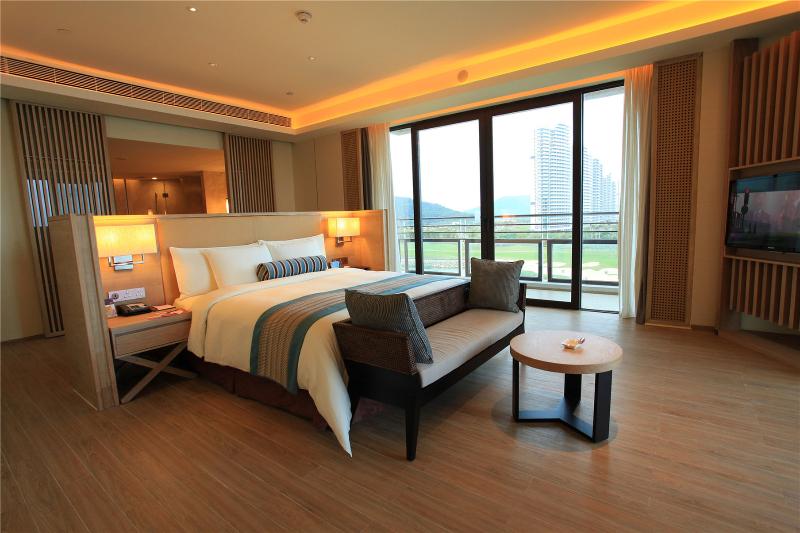 Crowne Plaza Hailing Island image