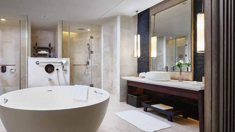 Crowne Plaza Hailing Island image