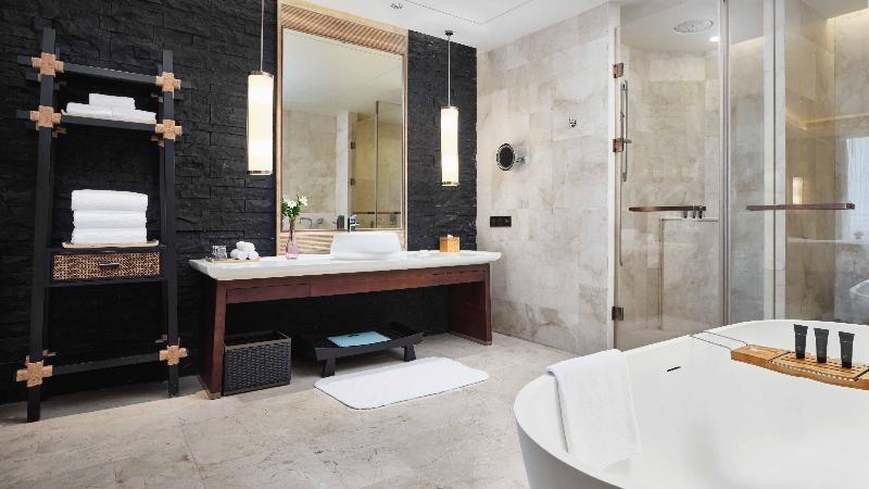 Crowne Plaza Hailing Island image