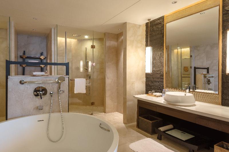 Crowne Plaza Hailing Island image