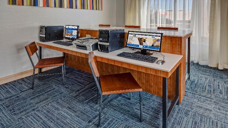 Holiday Inn Express & Suites London By IHG image