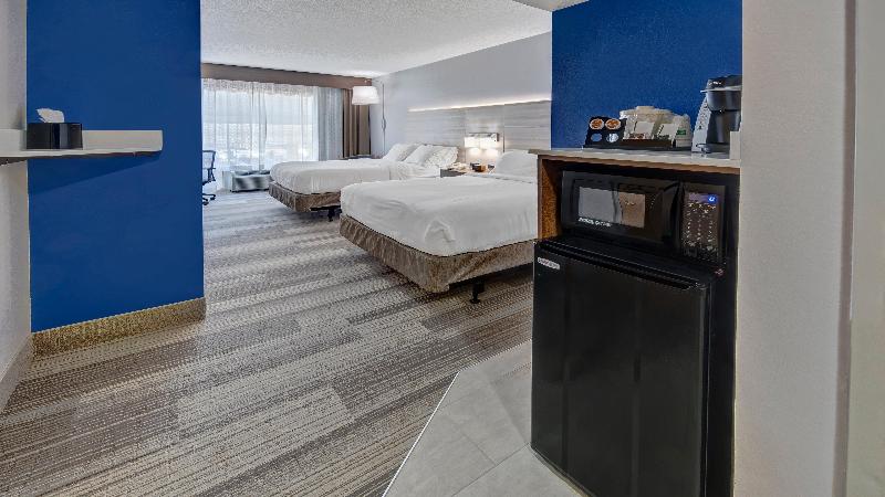 Holiday Inn Express & Suites London By IHG image