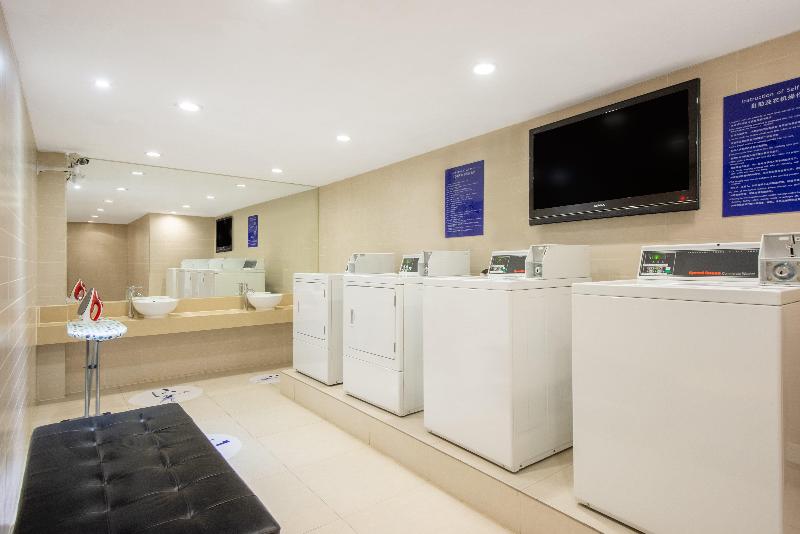 Holiday Inn Express Changzhou Center image