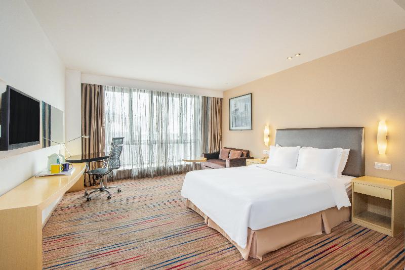 Holiday Inn Express Changzhou Center image