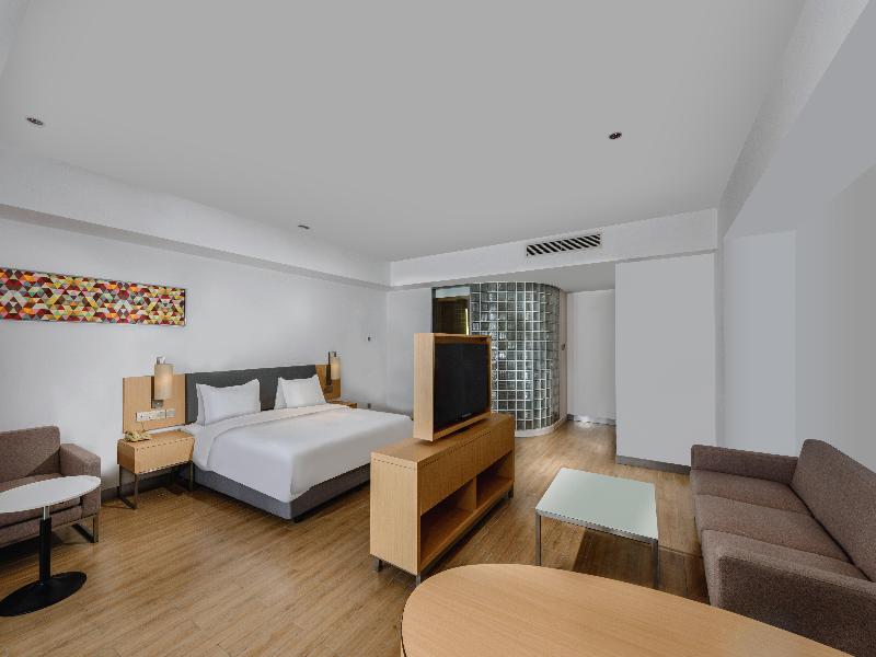 Holiday Inn Express Haikou West Coast image