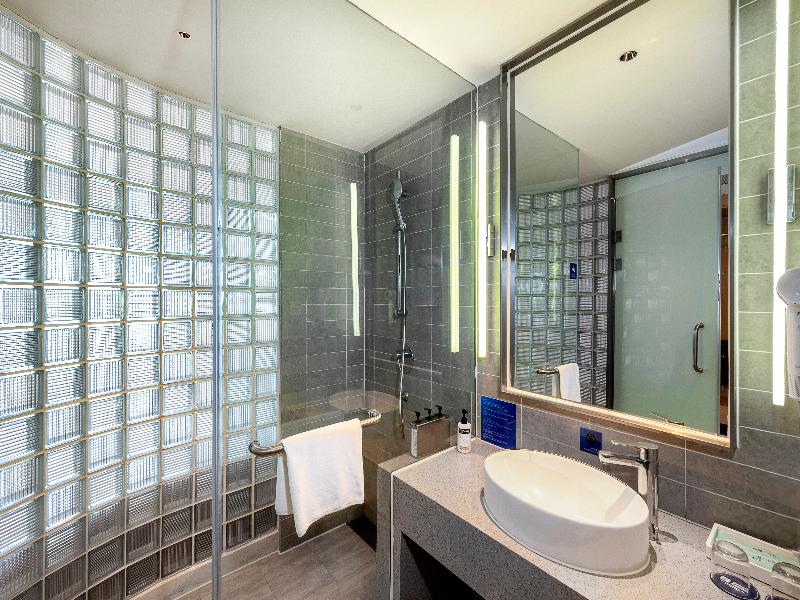 Holiday Inn Express Haikou West Coast image