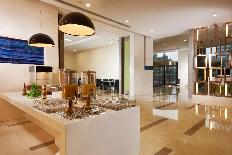 Holiday Inn Express Luoyang City Center image