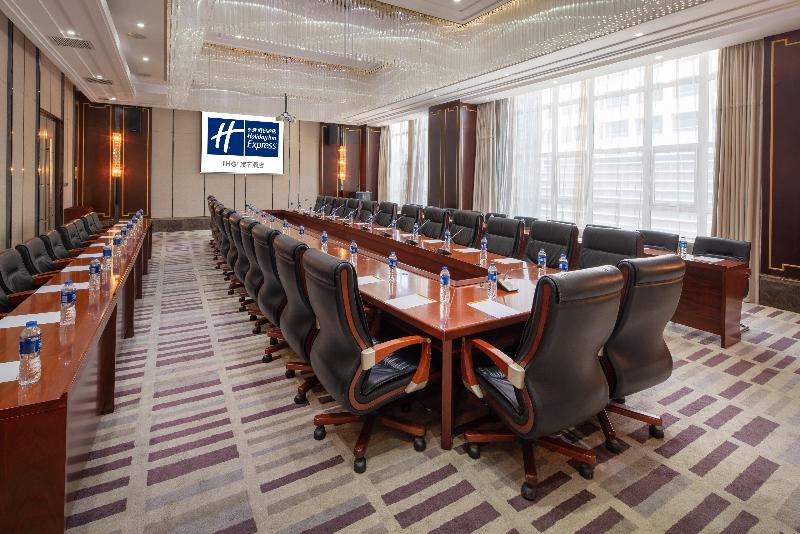 Holiday Inn Express Luoyang City Center image