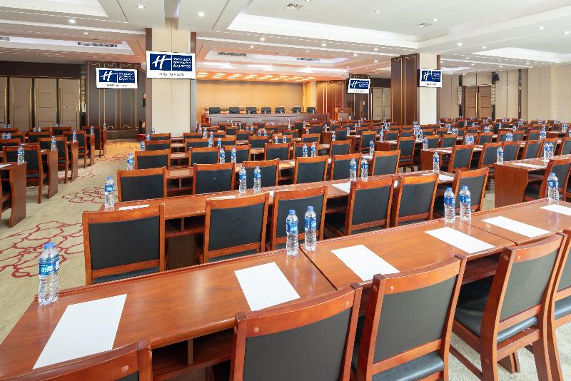 Holiday Inn Express Luoyang City Center image