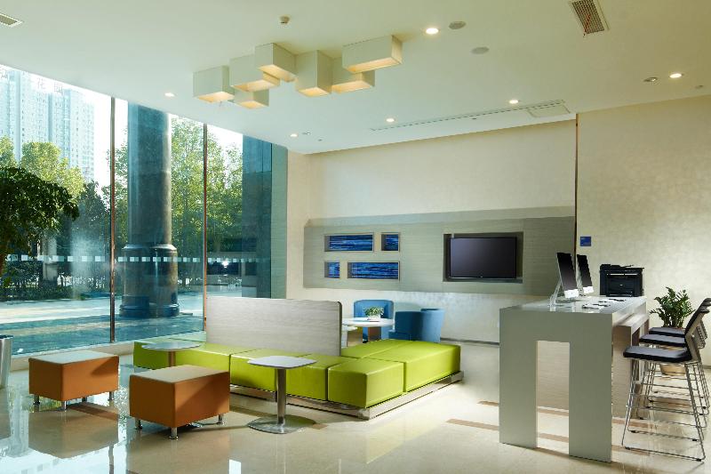 Holiday Inn Express Luoyang City Center image