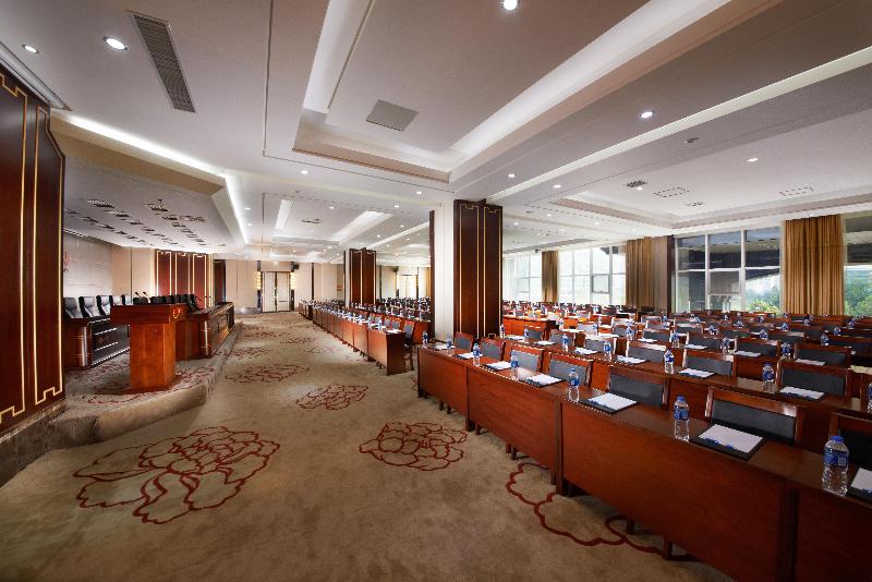 Holiday Inn Express Luoyang City Center image
