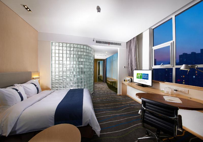 Holiday Inn Express Luoyang City Center image