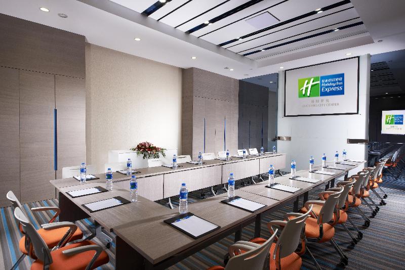 Holiday Inn Express Luoyang City Center image