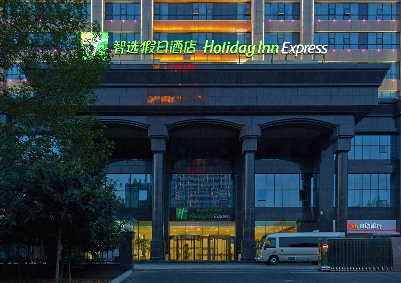 Holiday Inn Express Luoyang City Center image