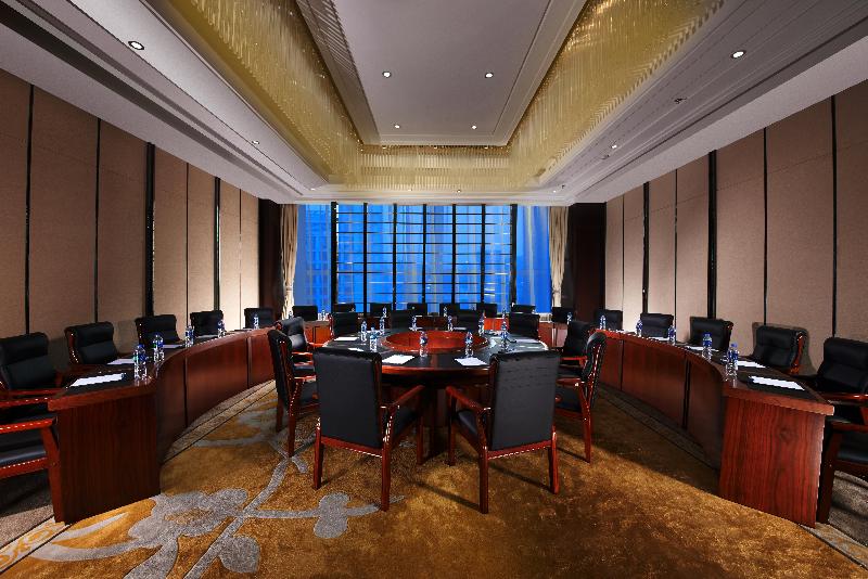 Holiday Inn Express Luoyang City Center image
