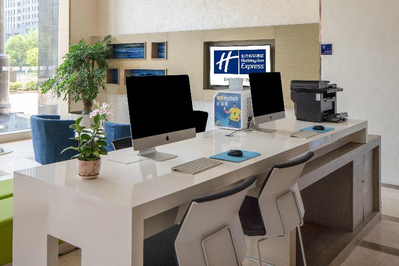 Holiday Inn Express Luoyang City Center image