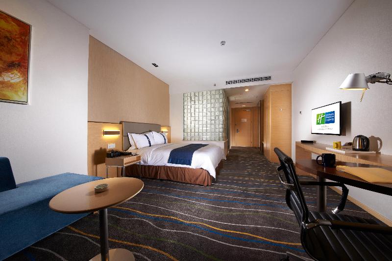 Holiday Inn Express Luoyang City Center image