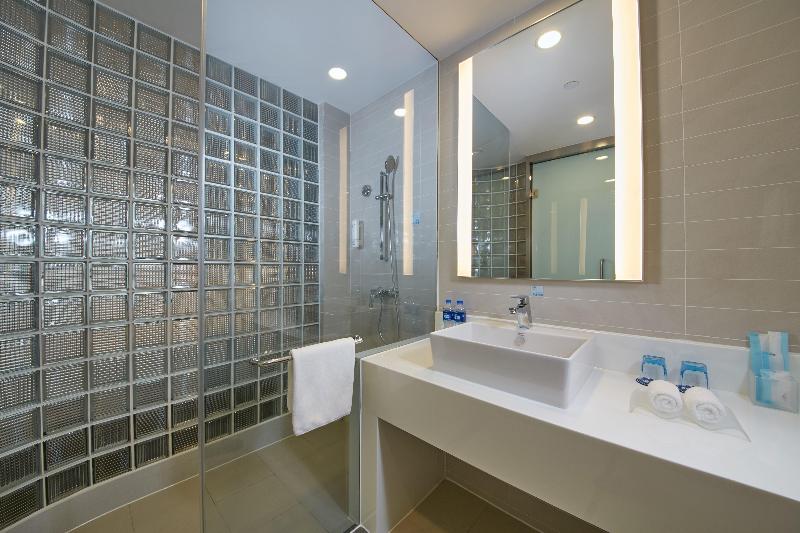 Holiday Inn Express Luoyang City Center image