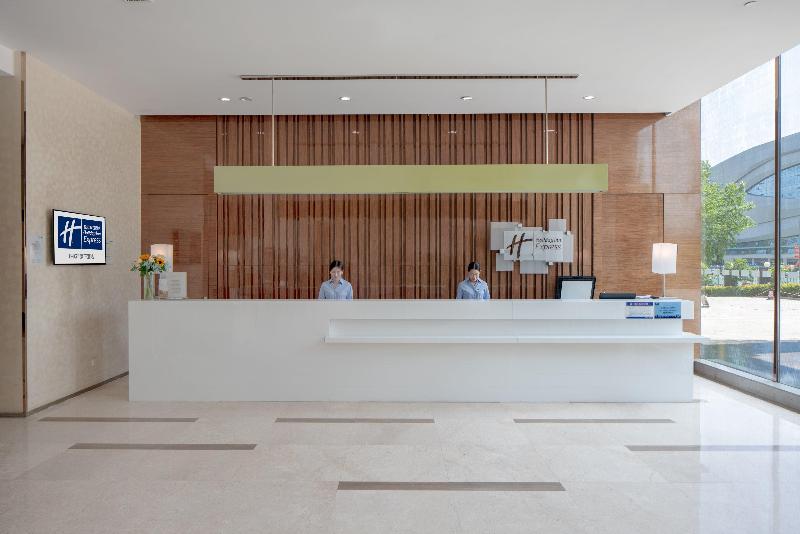 Holiday Inn Express Luoyang City Center image