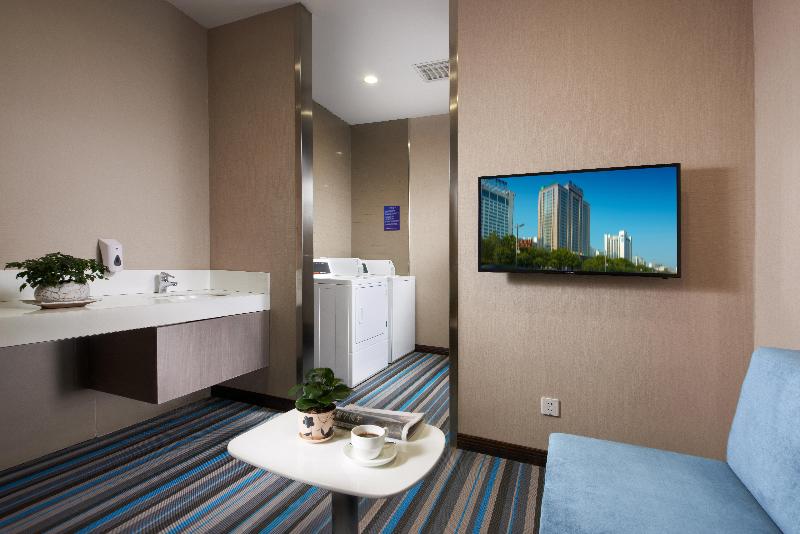 Holiday Inn Express Luoyang City Center image