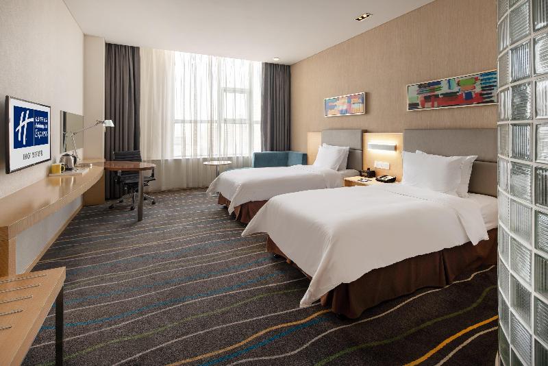 Holiday Inn Express Luoyang City Center image