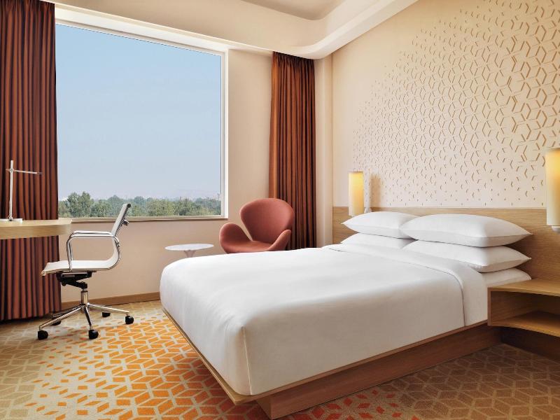 Holiday Inn Express Chennai Mahindra World City image